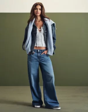 AE Strigid Low-Rise Ultra Wide-Leg Jean